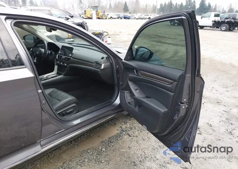 2021 Honda Accord Hybrid Touring z USA, uszkodzony, nr VIN 1HGCV3F95MA010255